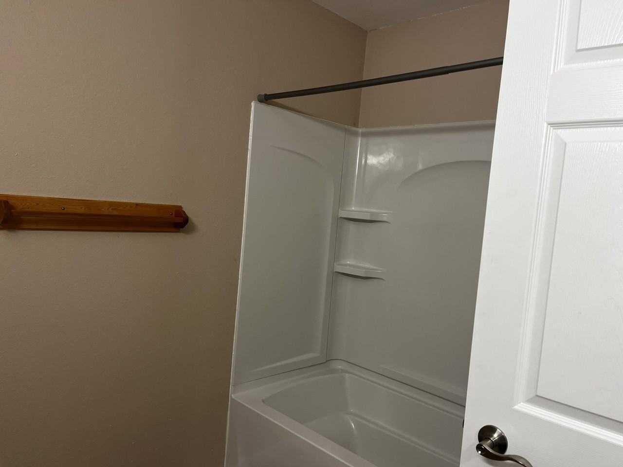 Elm Drive - Loyal - Photo 4 of 11