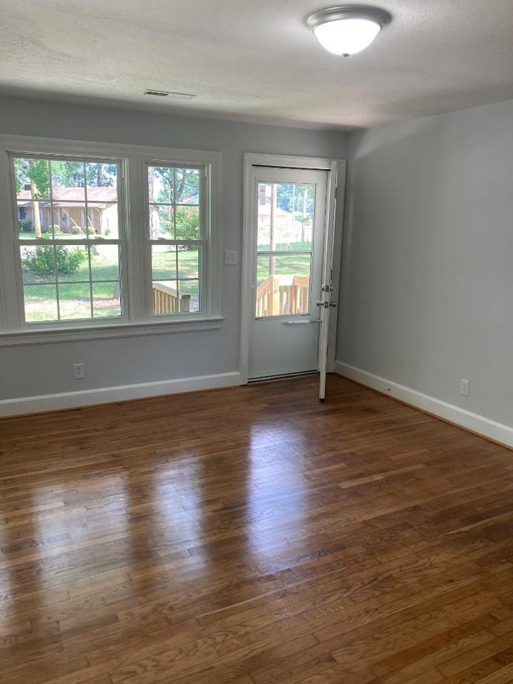 522 New Bern St Se - Photo 4 of 11