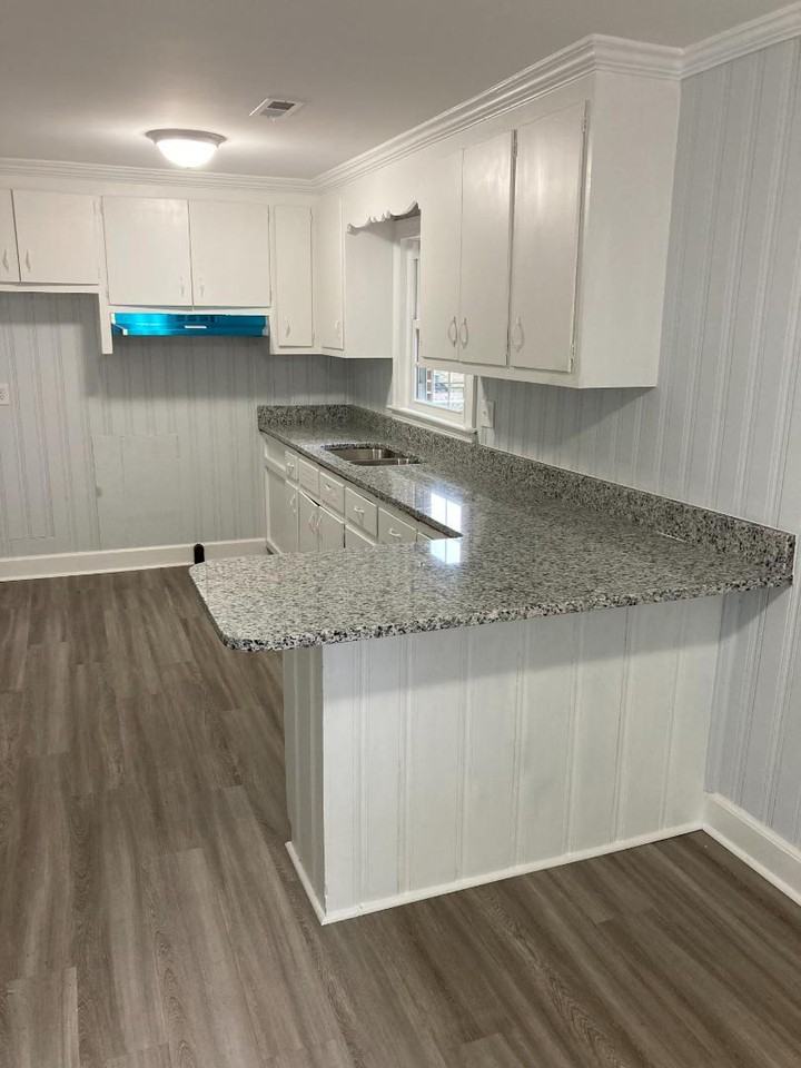 522 New Bern St Se - Photo 6 of 11