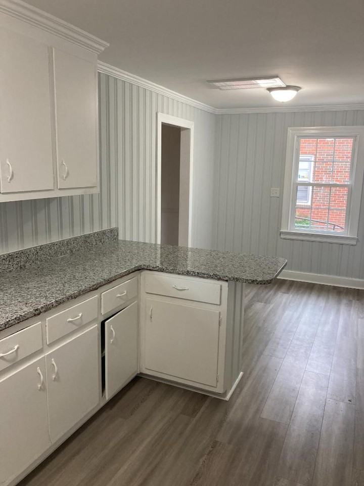 522 New Bern St Se - Photo 7 of 11