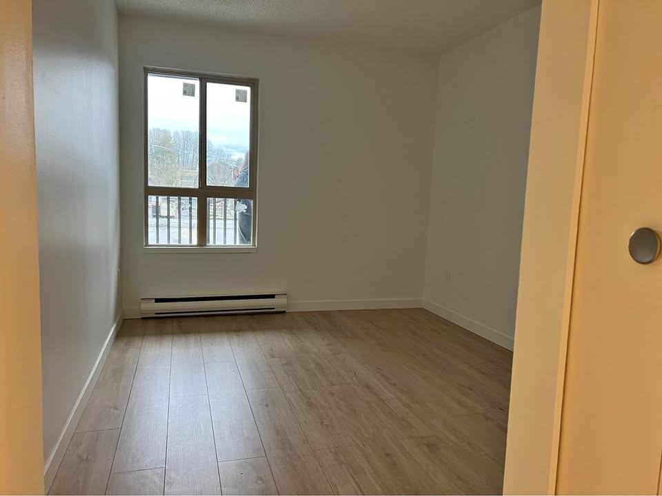 522 East 8th Avenue - Photo 3 of 5