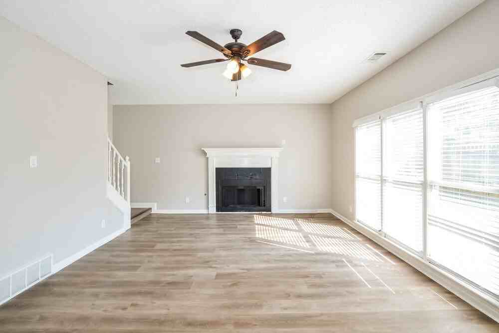 2033 Oak Springs Dr - Photo 4 of 17