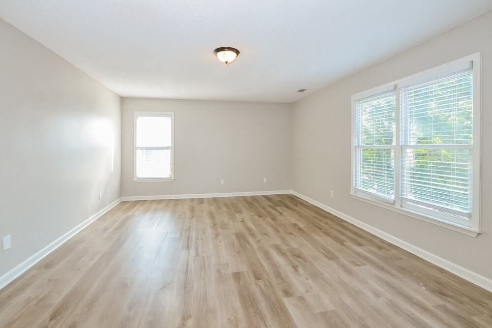 2033 Oak Springs Dr - Photo 5 of 17