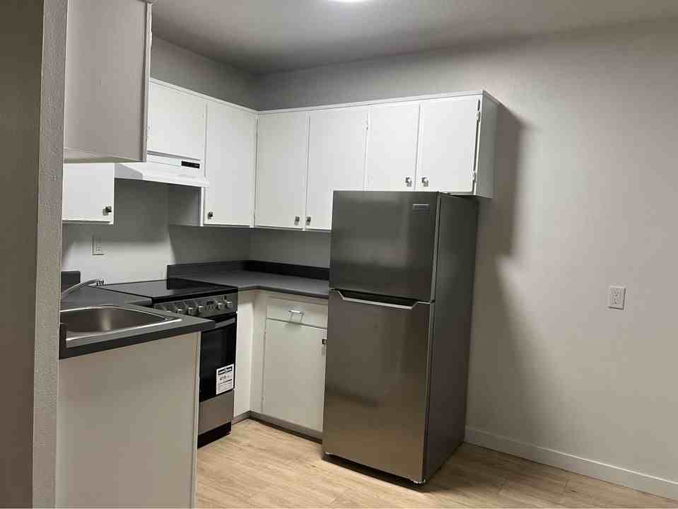 522 East 8th Avenue - Photo 2 of 5