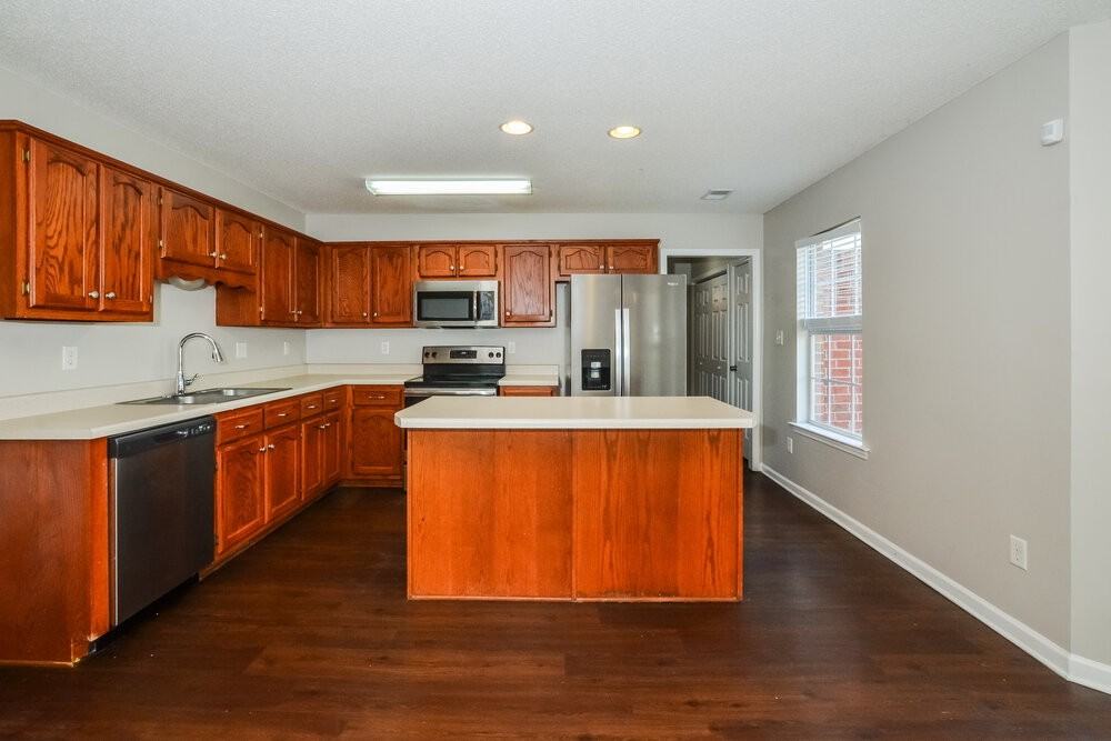 2798 Shady Well Ln - Photo 7 of 17