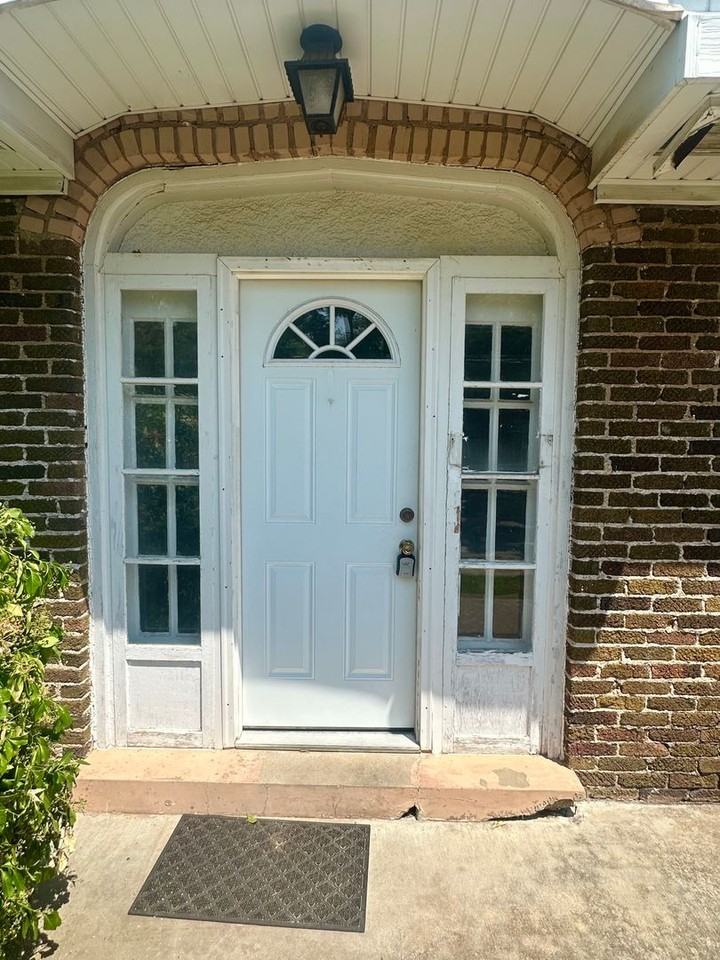 1105 E Loren St - Photo 2 of 21