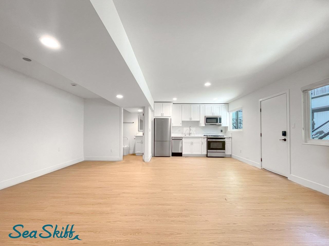 Sea Skiff Apartments – Best Ocean View in Hermosa Beach - Photo 2 of 14