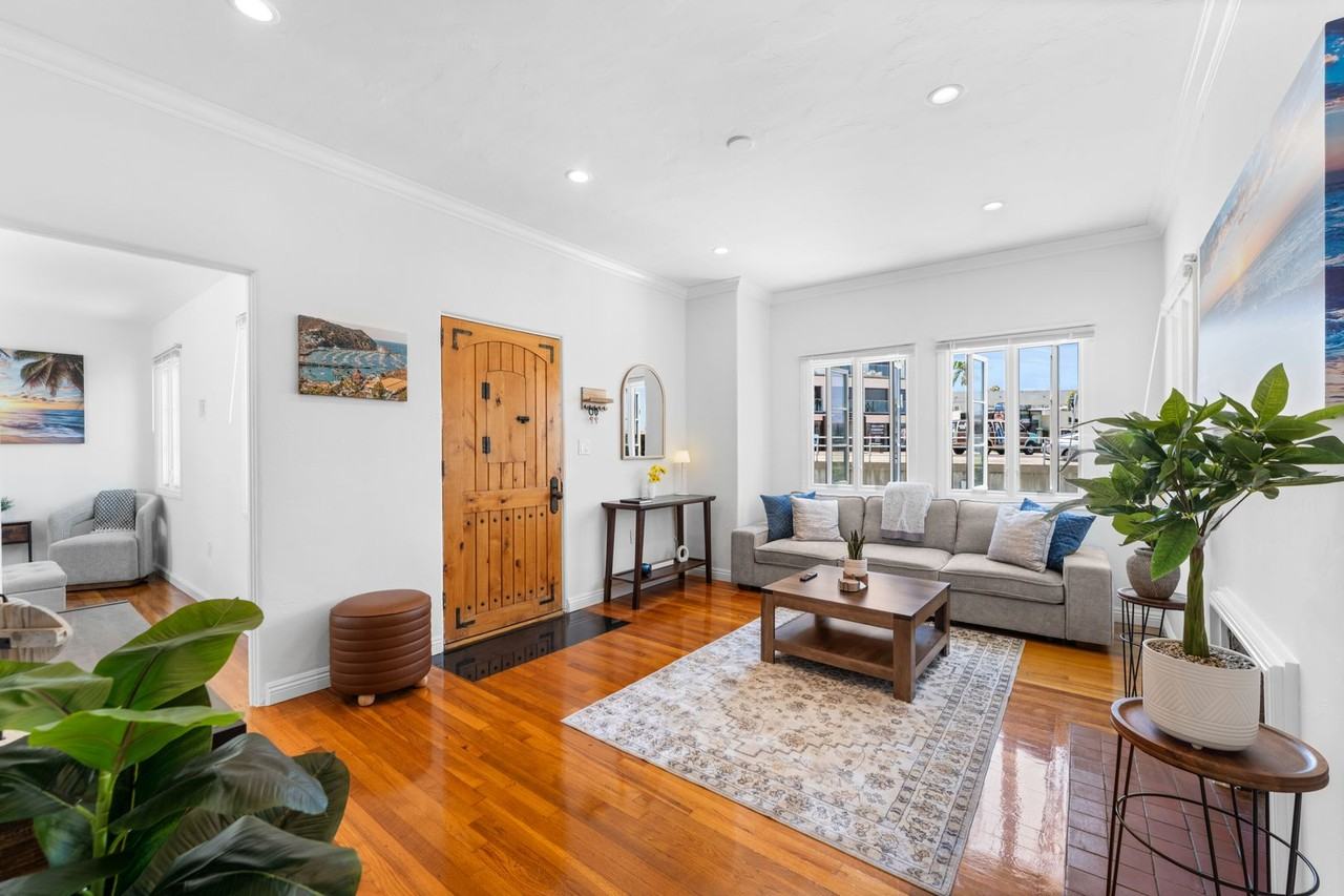 1303 Cave St - Photo 7 of 49