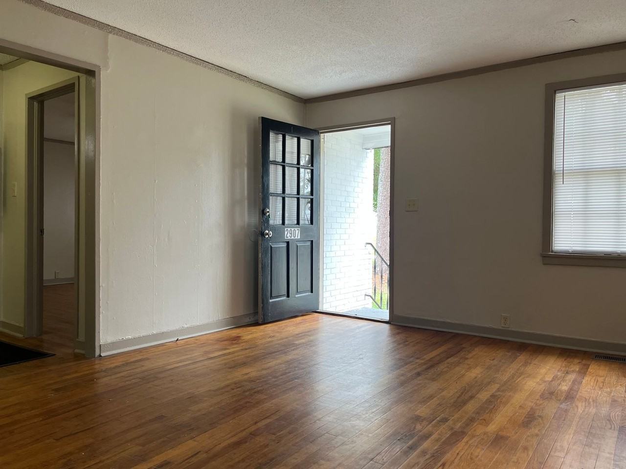 2907 Jefferson St - Photo 3 of 20