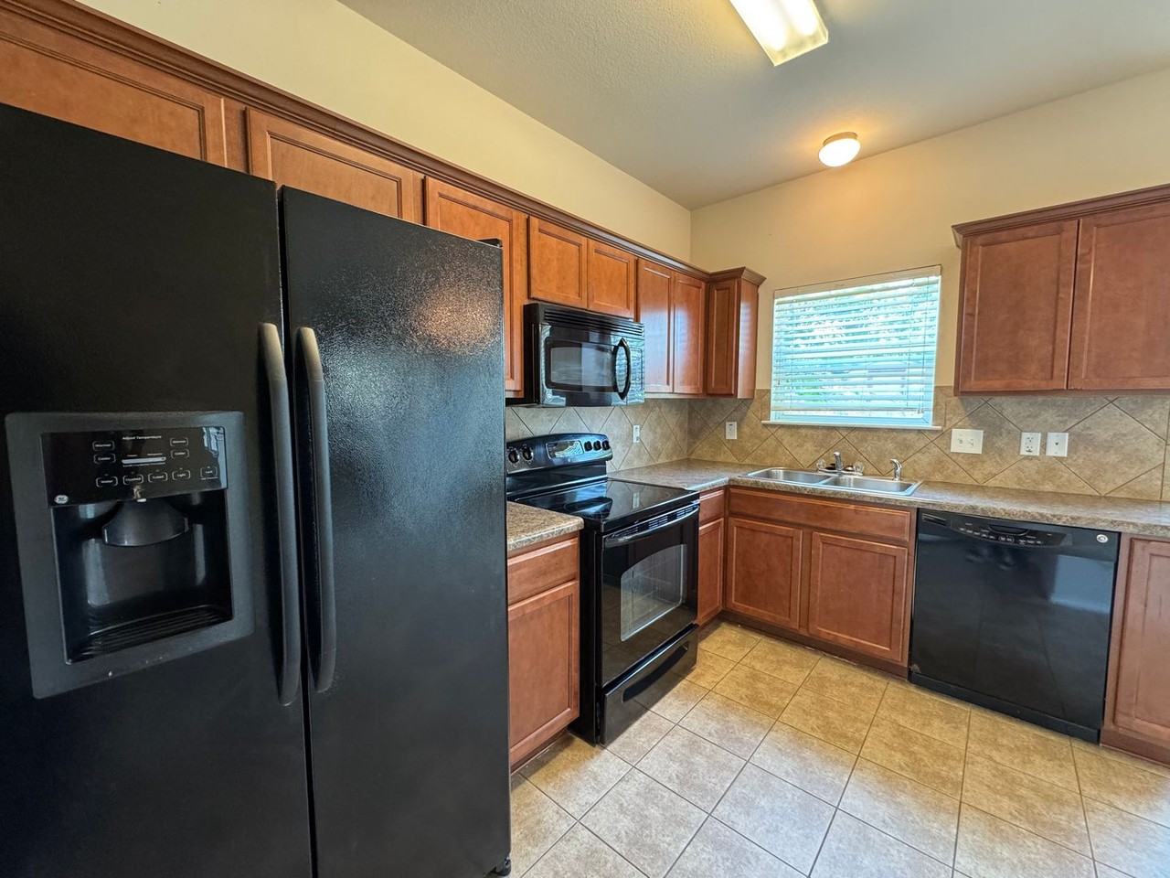 4900 Bayer Hollow Dr - Photo 5 of 18