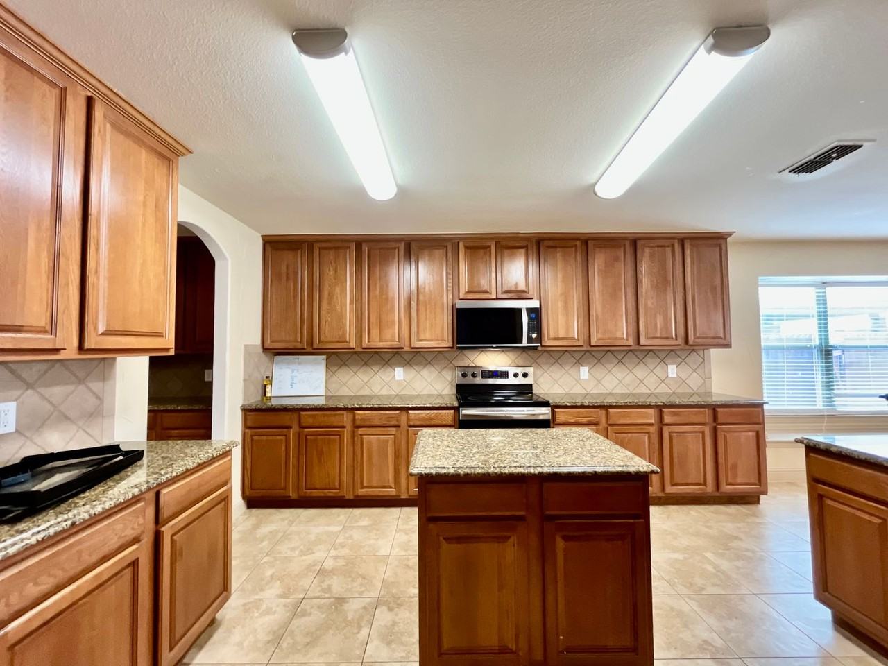 1005 Tallahassee Dr - Photo 2 of 24