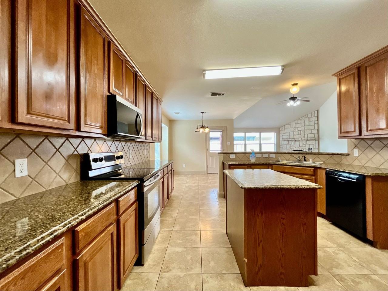 1005 Tallahassee Dr - Photo 3 of 24
