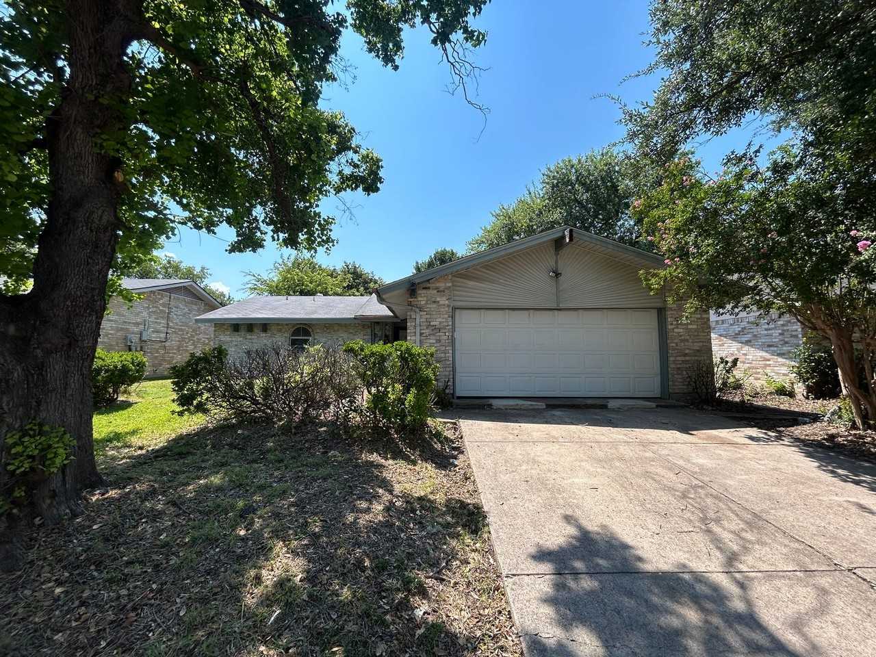 601 Brian Dr - Photo 2 of 13