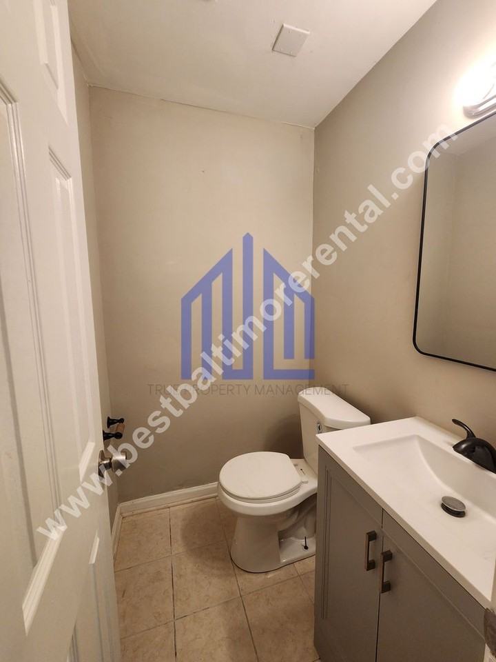 2225 W Pratt St - Photo 3 of 10
