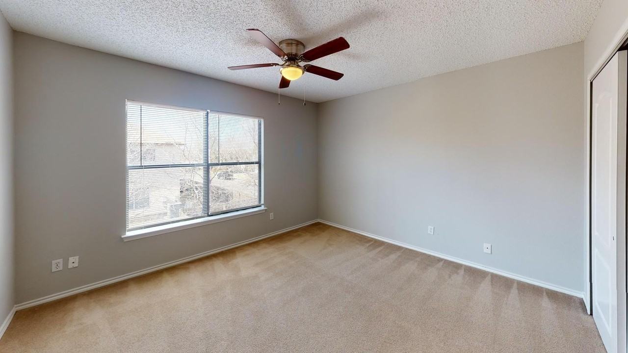 Charming Austin home on a quiet street near parks - Photo 7 of 19