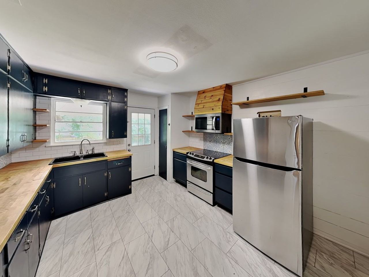 3259 Creston Ave - Photo 3 of 16