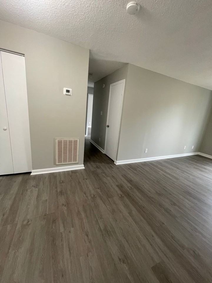 105 Oriole Dr - Photo 3 of 15