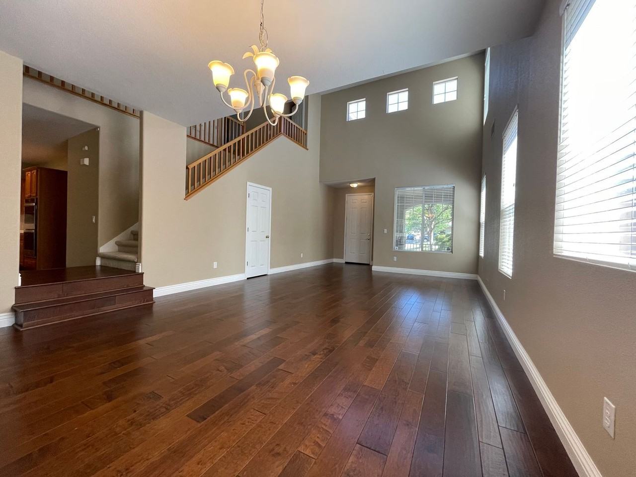 1093 Huntly Dr - Photo 2 of 23