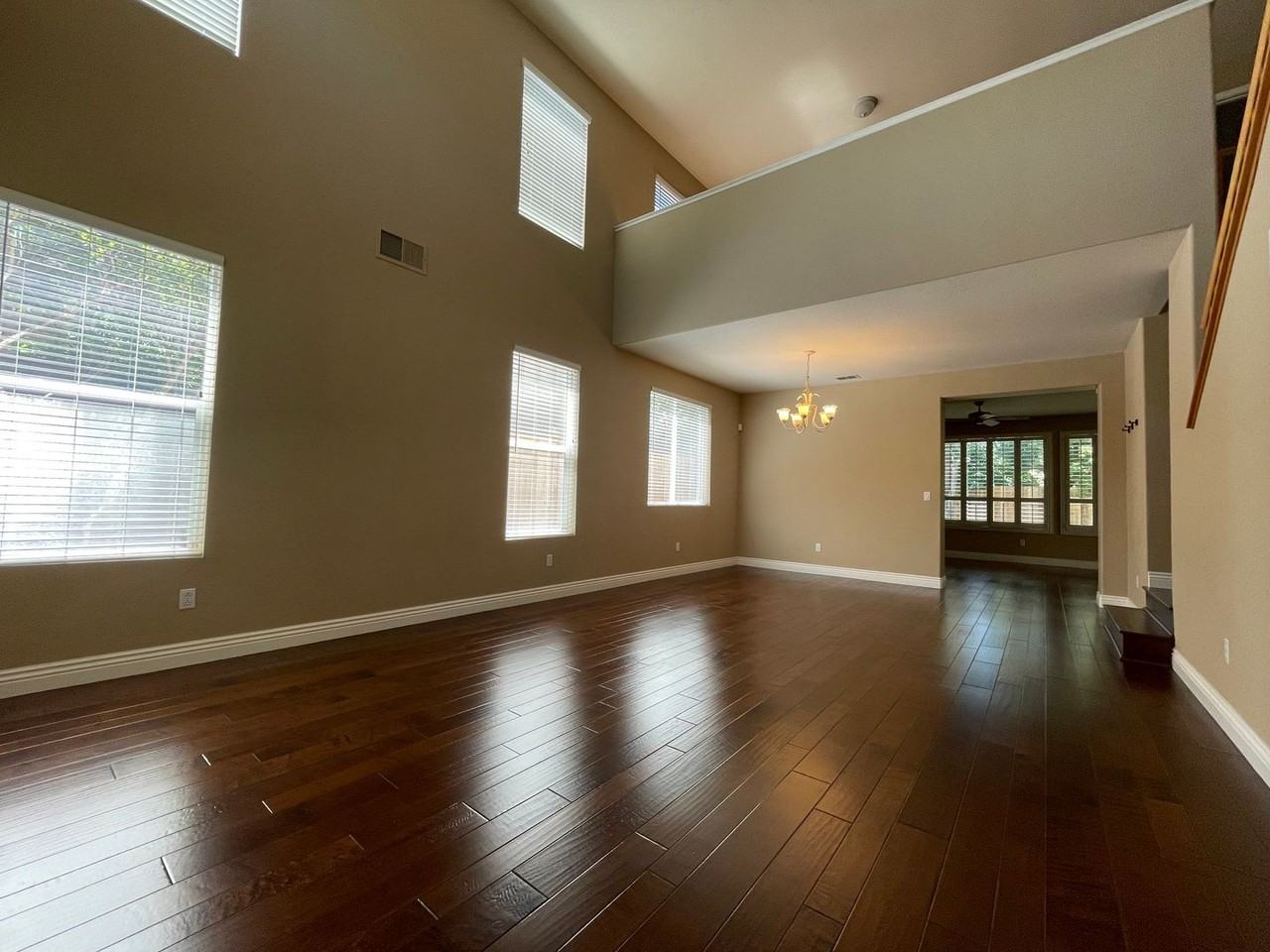 1093 Huntly Dr - Photo 3 of 23