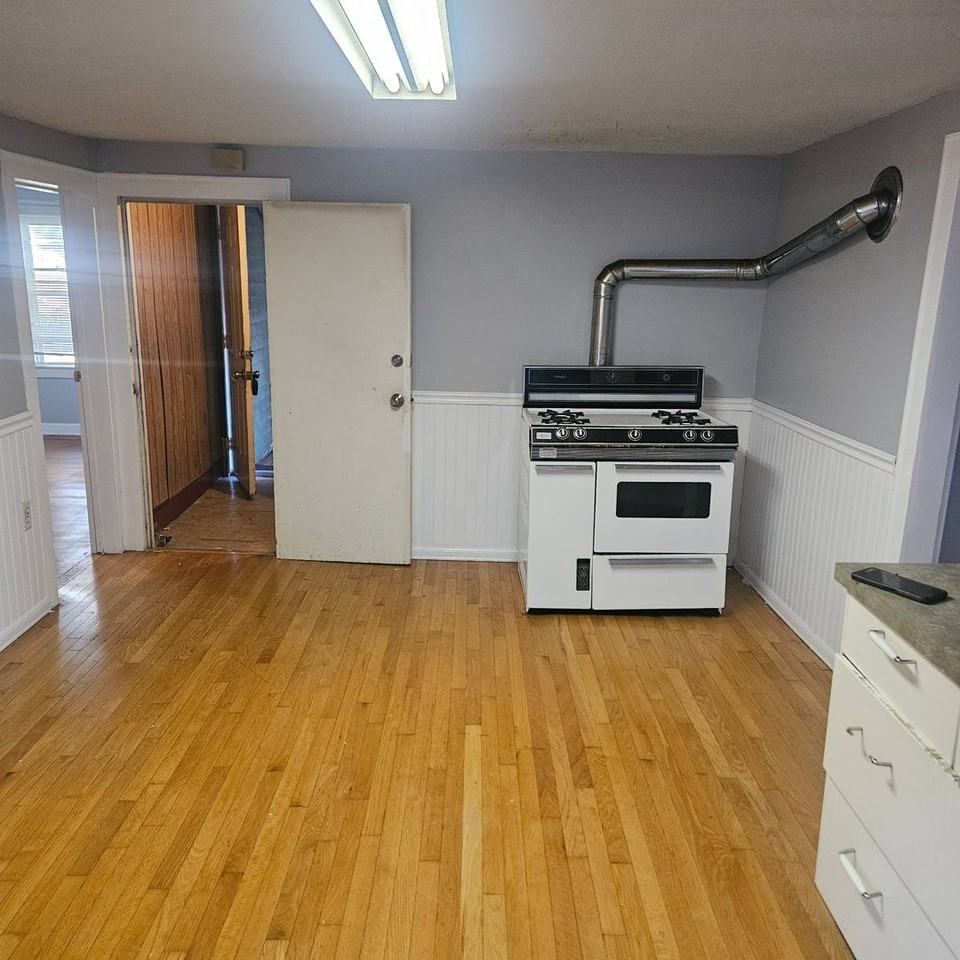 168 Curtis St Apt 1st - Photo 3 of 17