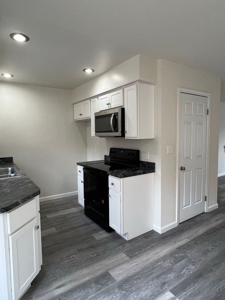 318 Old Forge Dr - Photo 3 of 14