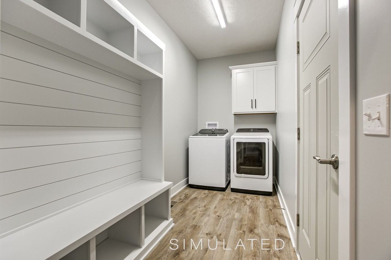 8100 Nathan Ct - Photo 3 of 11