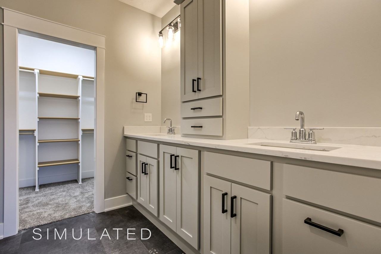 8100 Nathan Ct - Photo 5 of 11