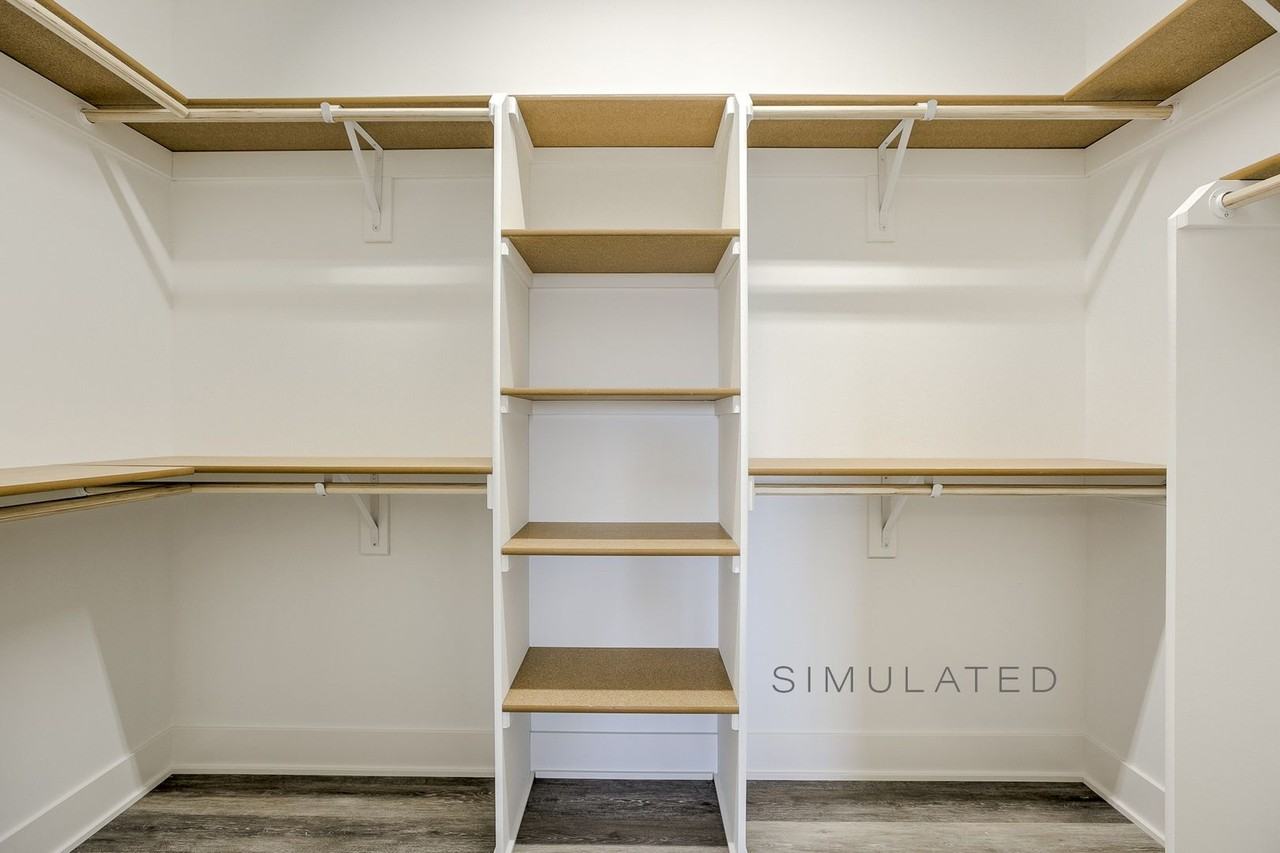 8100 Nathan Ct - Photo 6 of 11