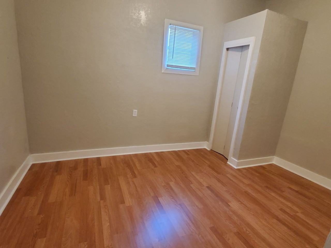 1109 Sherman St - Photo 2 of 17