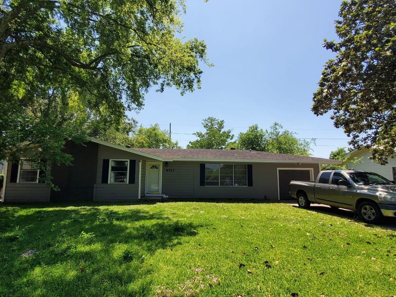 8767 Cloverdale St - Photo 2 of 9