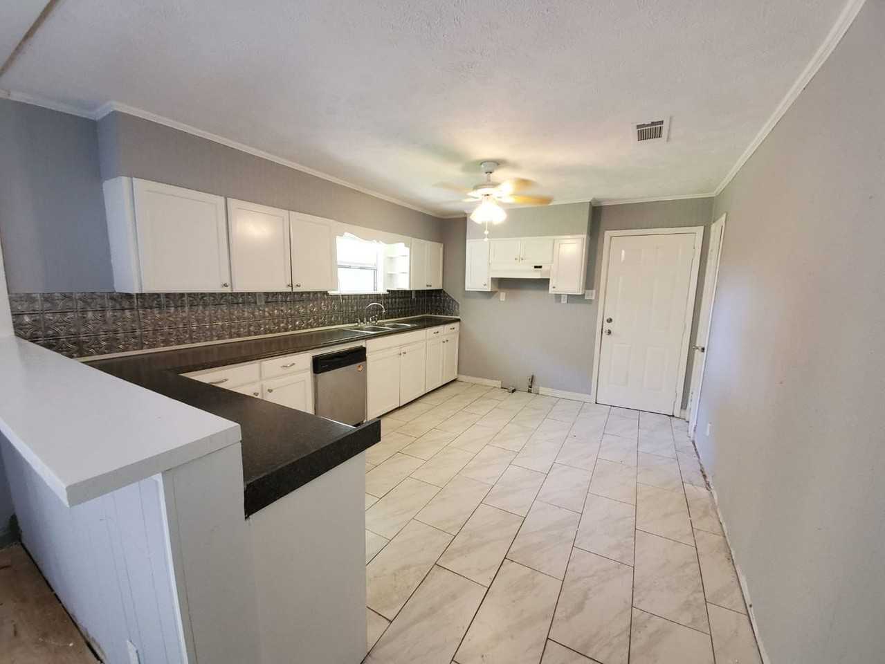 8767 Cloverdale St - Photo 3 of 9