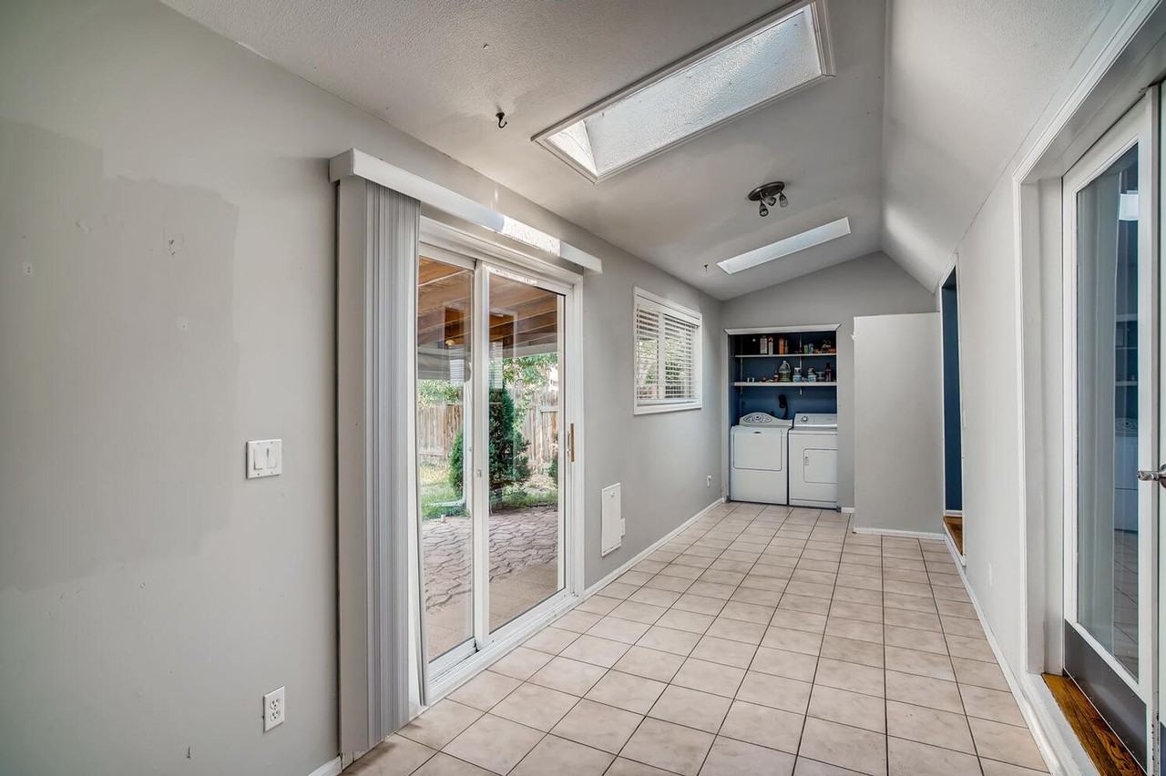 3921 S Acoma St - Photo 6 of 15