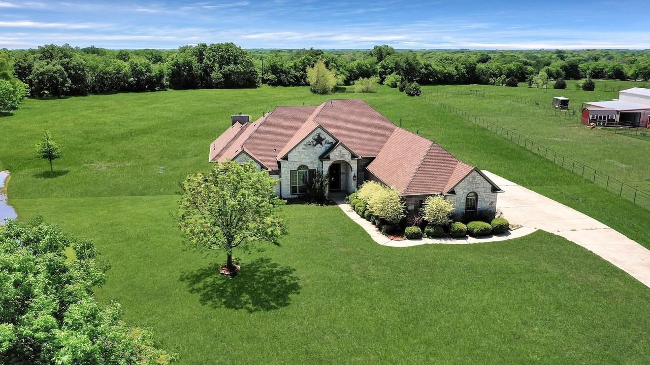 8176 County Road 2419 - Photo 2 of 27