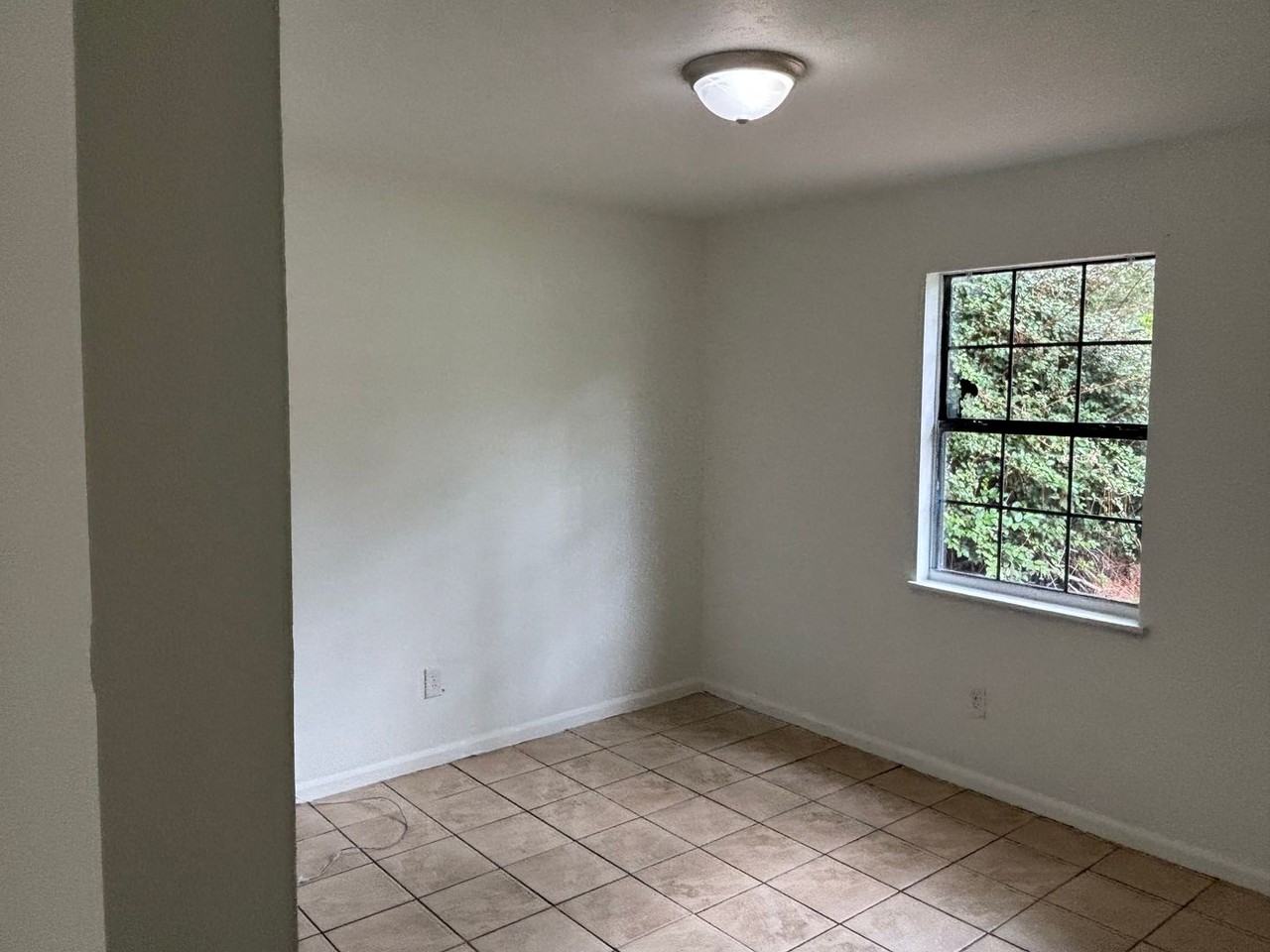 260 White Oak Dr - Photo 3 of 9