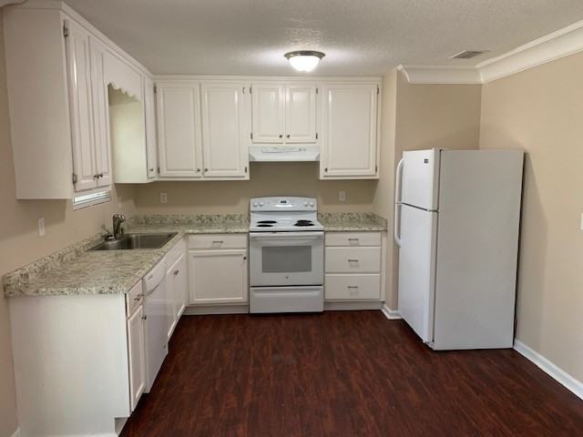 4944 Pikes Pond Rd - Photo 3 of 9