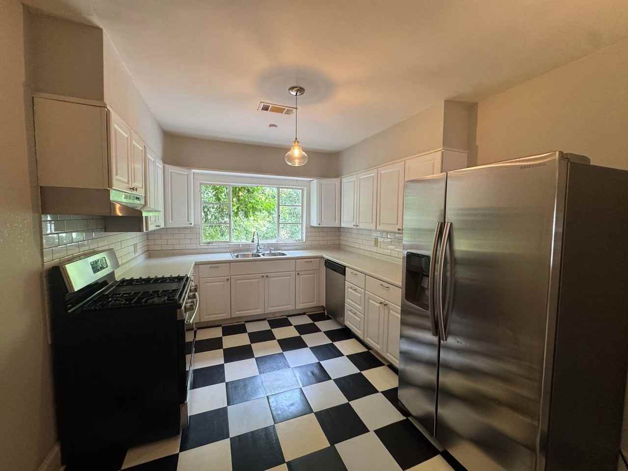 3143 Gilmer Ave - Photo 5 of 23