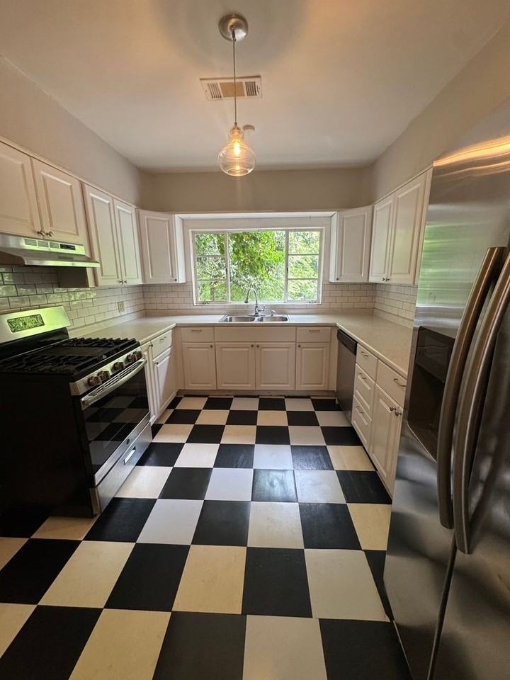 3143 Gilmer Ave - Photo 6 of 23