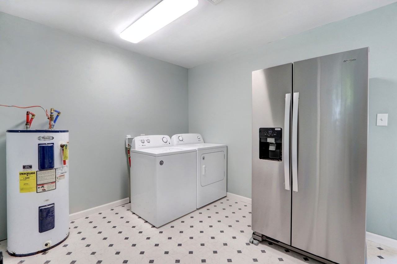 2435 E 39th St - Photo 2 of 24