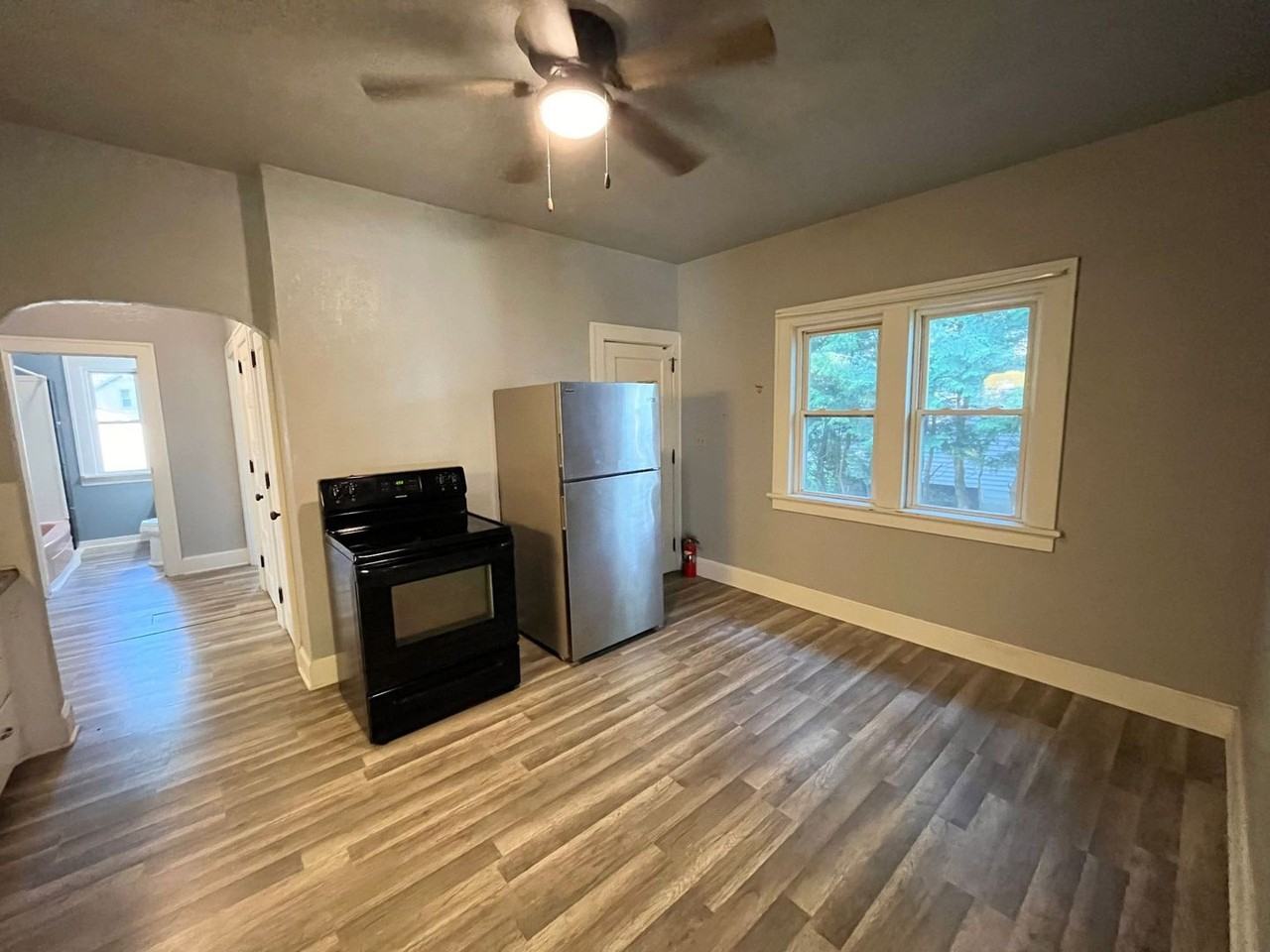 933 S 5th Ave - Photo 3 of 22