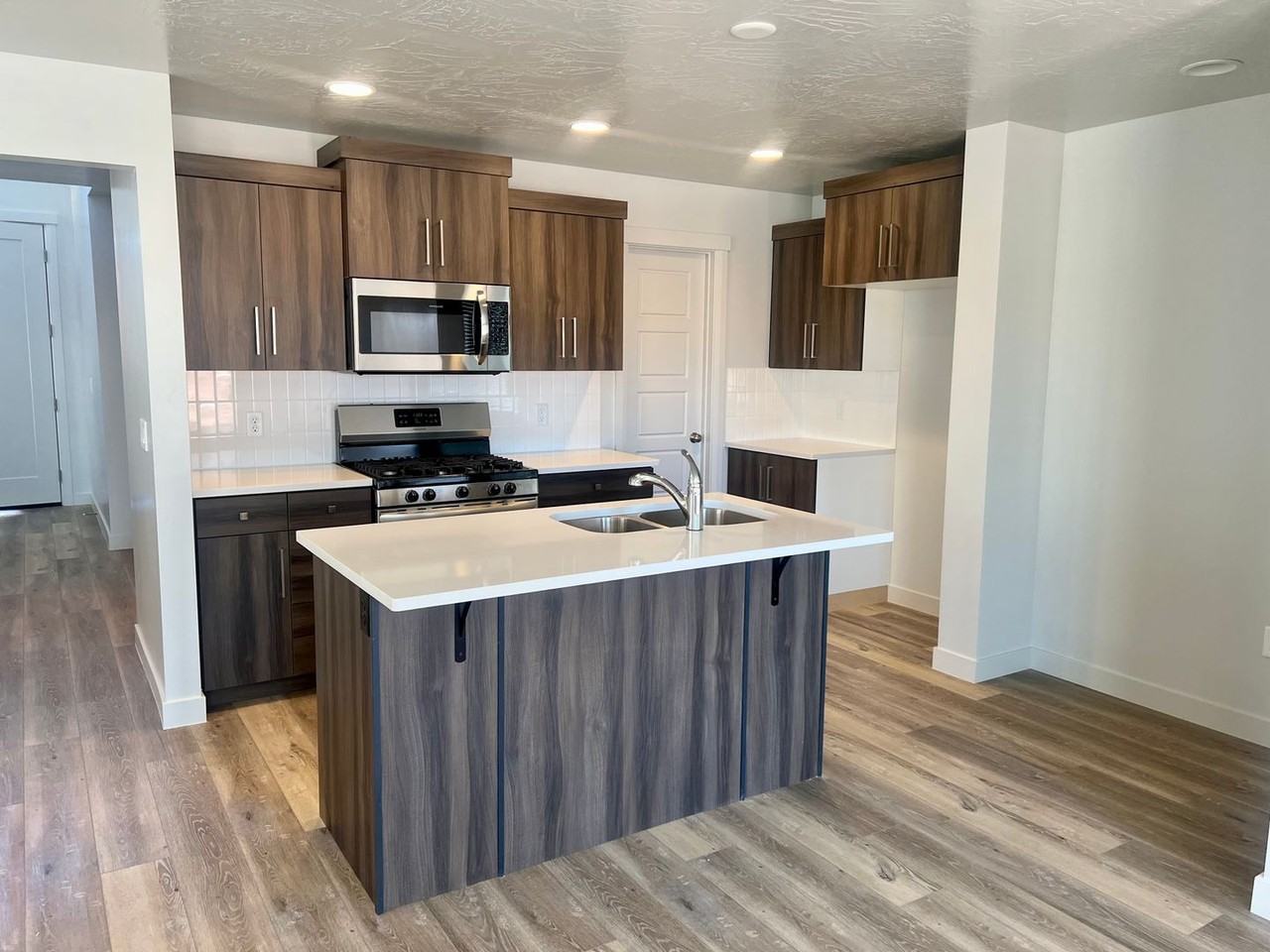 6028 S Ersa Ln - Photo 2 of 15