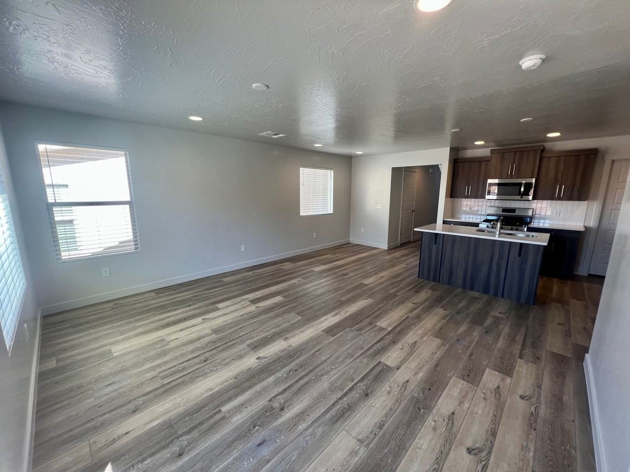 6028 S Ersa Ln - Photo 3 of 15