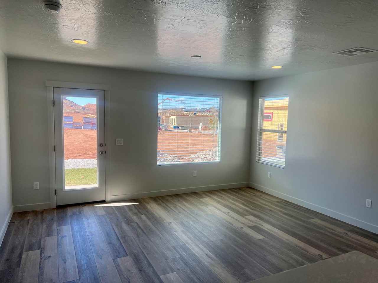 6028 S Ersa Ln - Photo 4 of 15