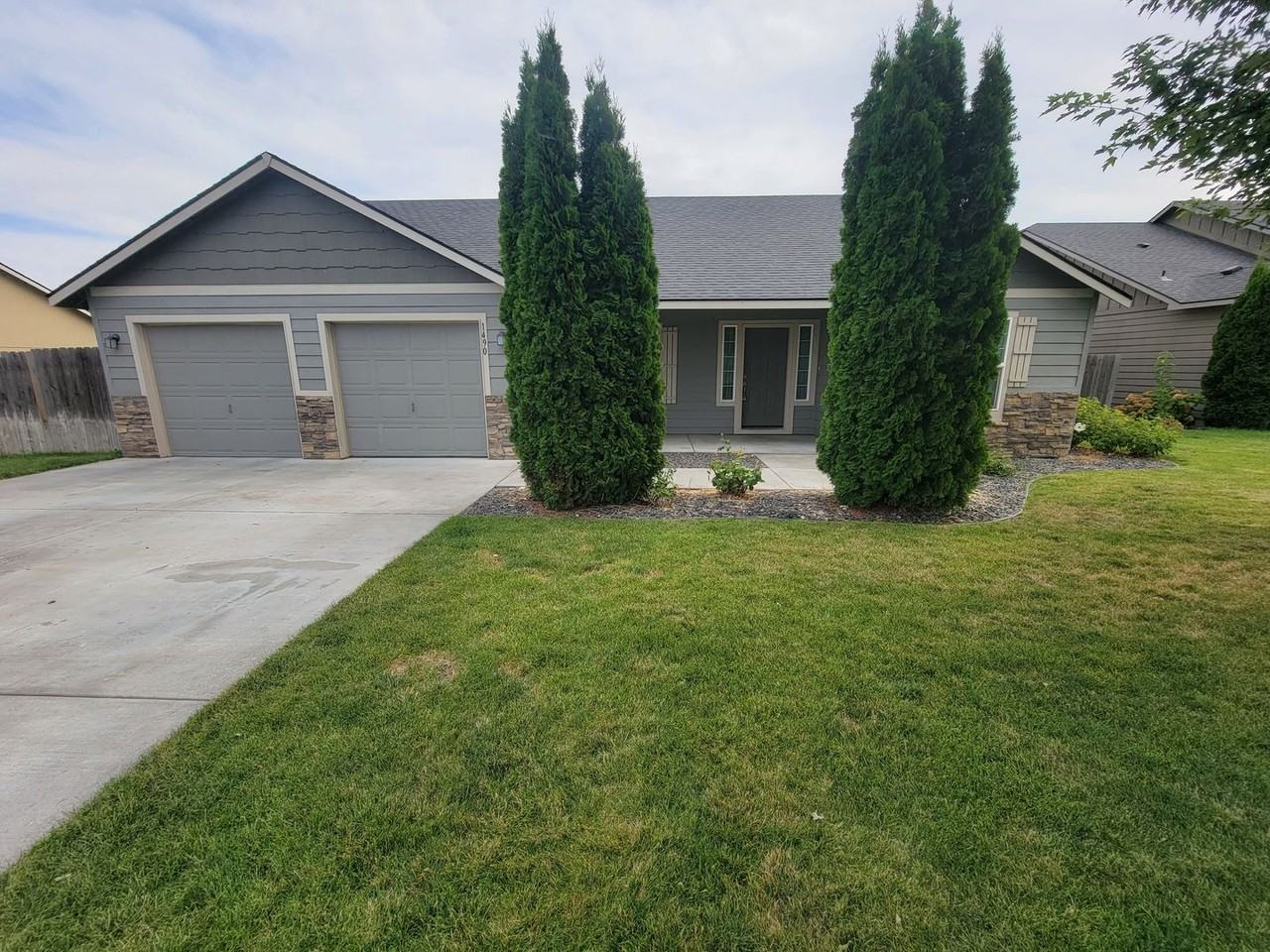 1490 Crab Apple Cir - Photo 2 of 18