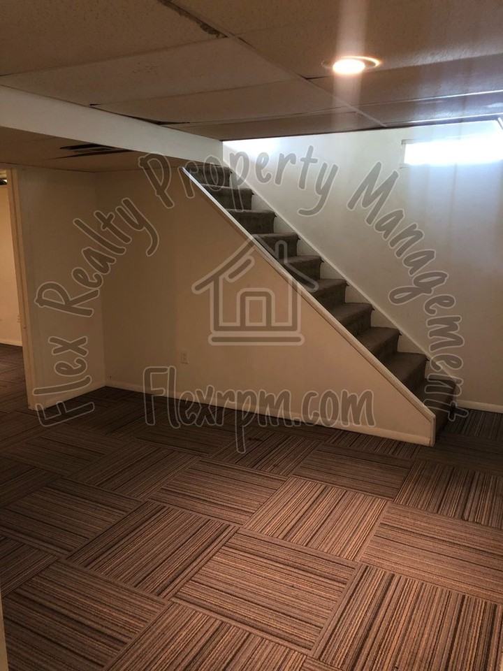 4667 Imperial Dr - Photo 2 of 12