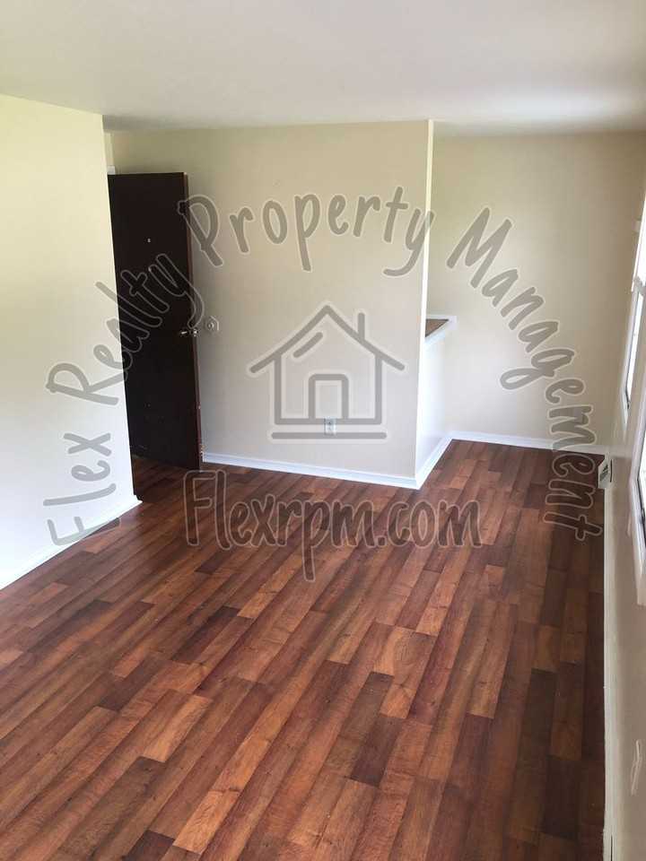 4667 Imperial Dr - Photo 3 of 12