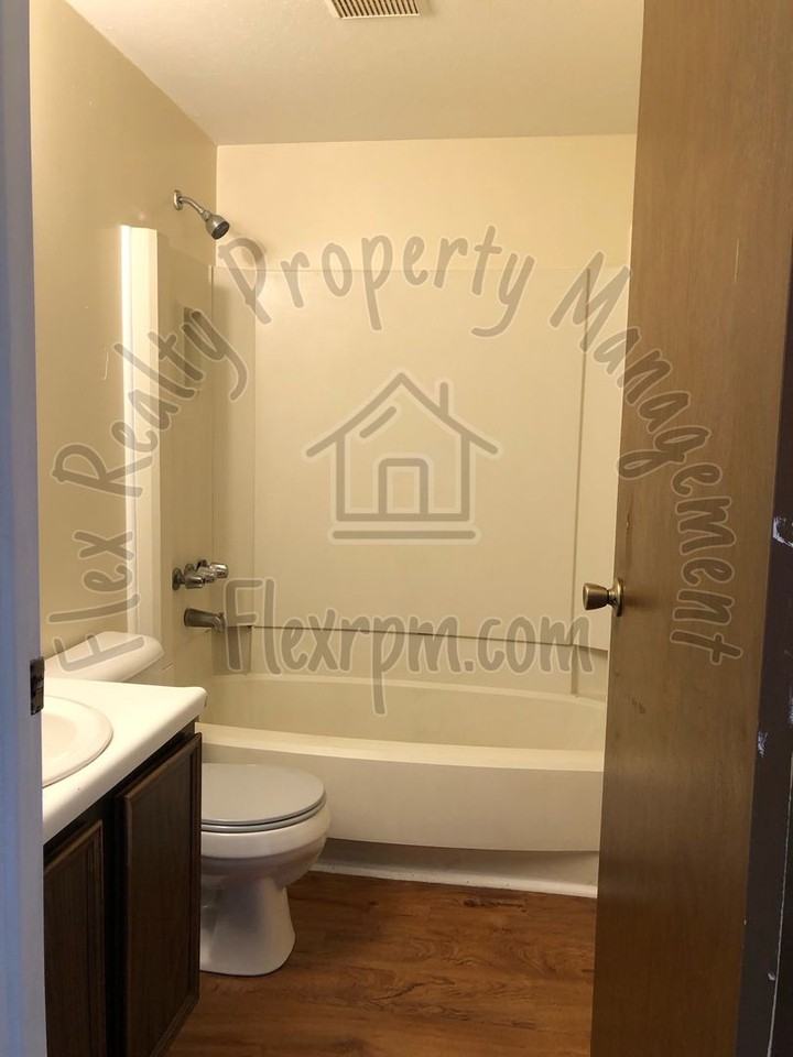 4667 Imperial Dr - Photo 4 of 12