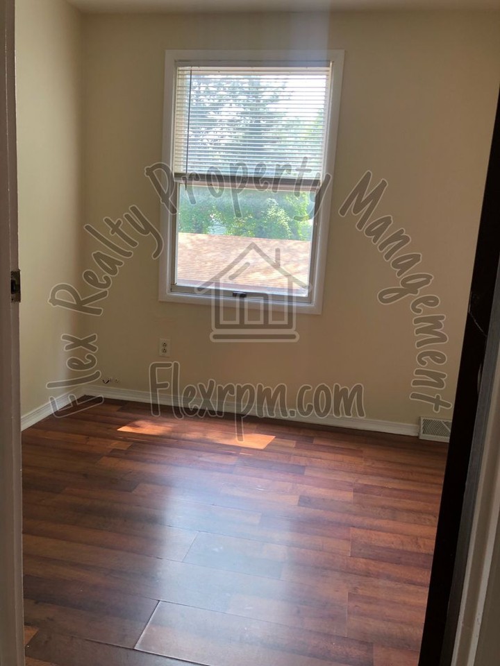 4667 Imperial Dr - Photo 6 of 12