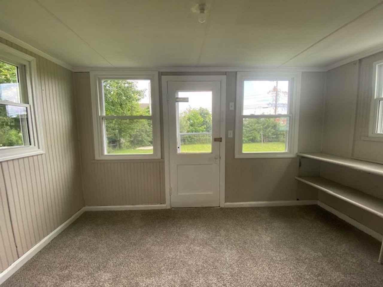 1612 Mansfield Ave - Photo 2 of 14