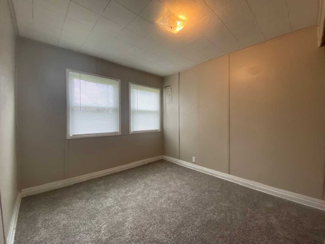 1612 Mansfield Ave - Photo 5 of 14