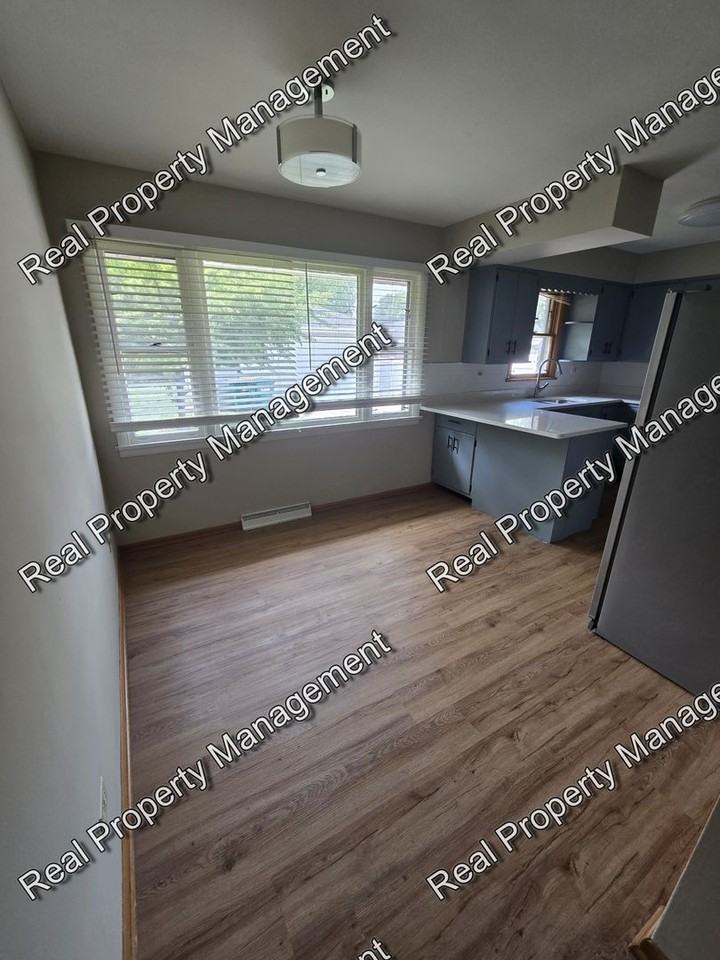 8118 Monroe Ave - Photo 6 of 18